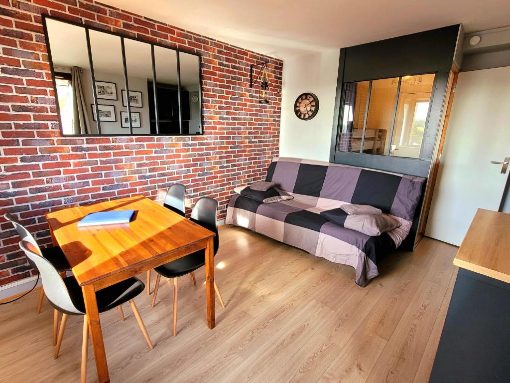 M2M confortable studio cabine avec parking privé gratuit - 4 min à pied de la plage - hypercentre