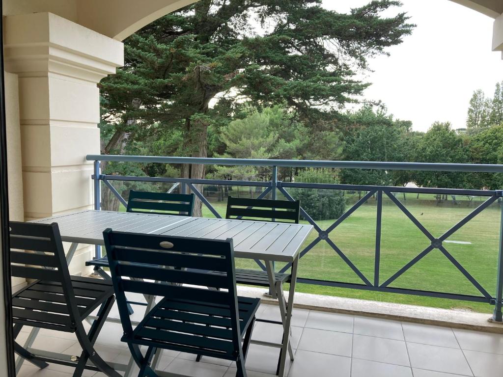 Studio à 300m de la plage, parc, piscine, terrasse