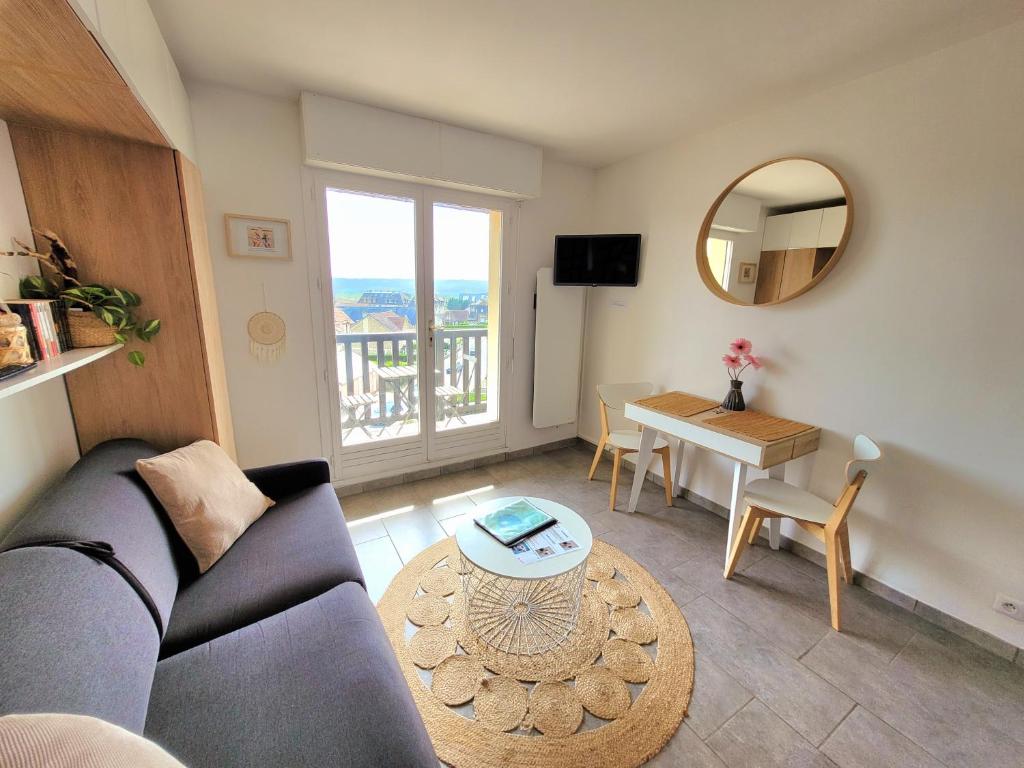 M2M Studio magnifique vue mer - avec balcon - les pieds dans l eau!
