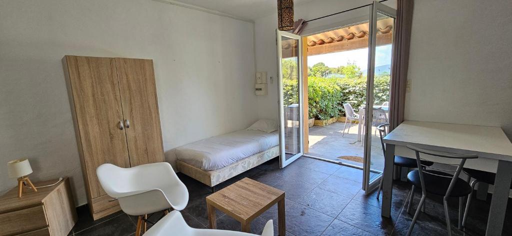 Studio Dolce & Vita A1 avec piscine et terrasse