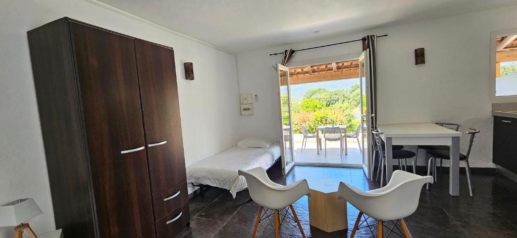 Studio Dolce & Vita B1 avec piscine et terrasse