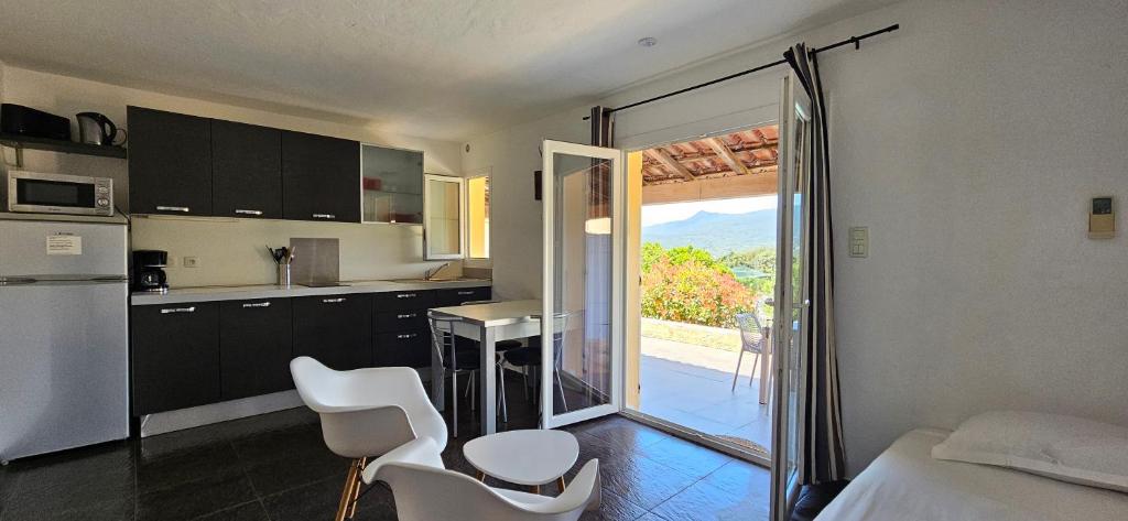 Studio Dolce & Vita B2 avec piscine et terrasse