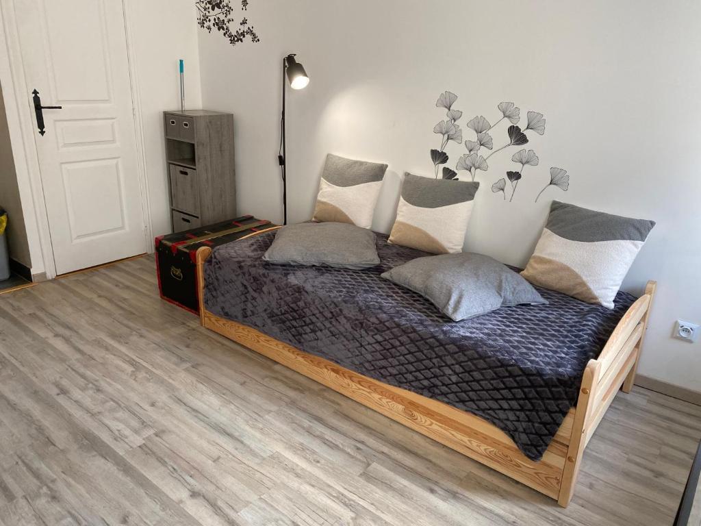 Studio centre village Soligny la Trappe proche Mortagne au perche -Sanateflo -