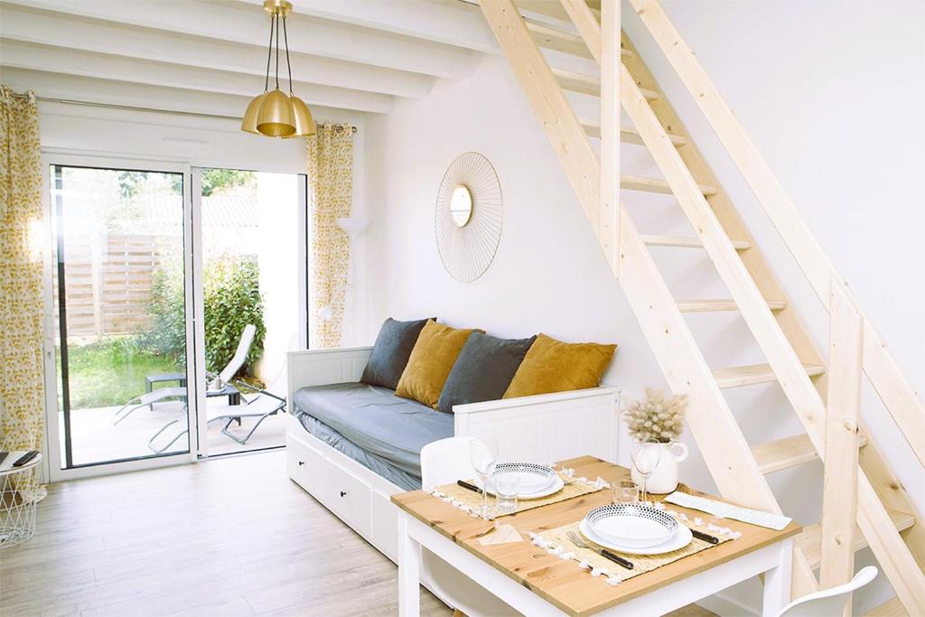 "Studiocaroline44", 2 studios entre la ville et la mer, parking, cuisine, moins de 15min de l'aéroport