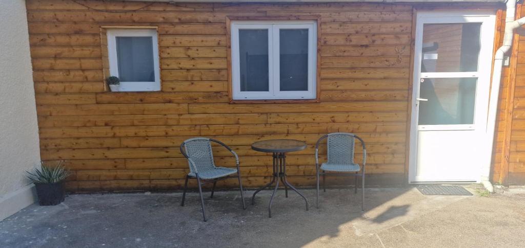 Studio Cerf, quartier marais, terrasse rez de chaussé, jardin accessible, matelas confortable