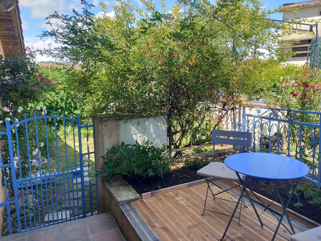 STUDIO LA ROSERAIE avec jardin privatif proche centre ville