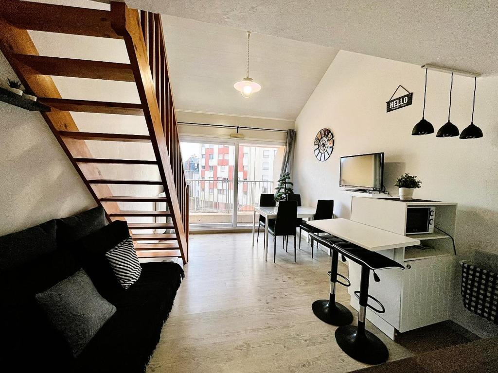 Studio mezzanine proche mer avec balcon - FR-1-197-558