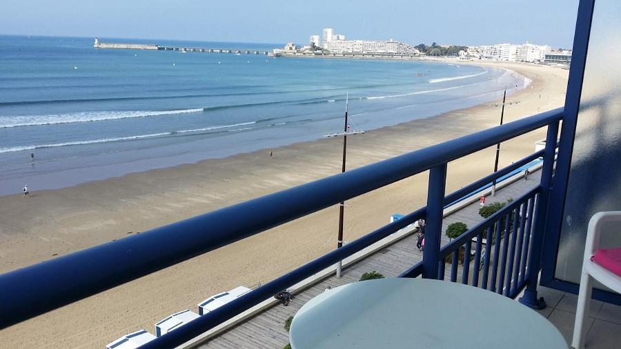 STUDIO MEUBLE Face mer vue imprenable sur la mer, parking et fibre gratuits