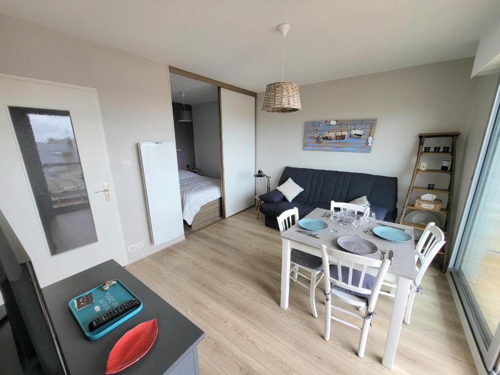 Studio Refait à Neuf, Proche Plage et Commerces - FR-1-92-951