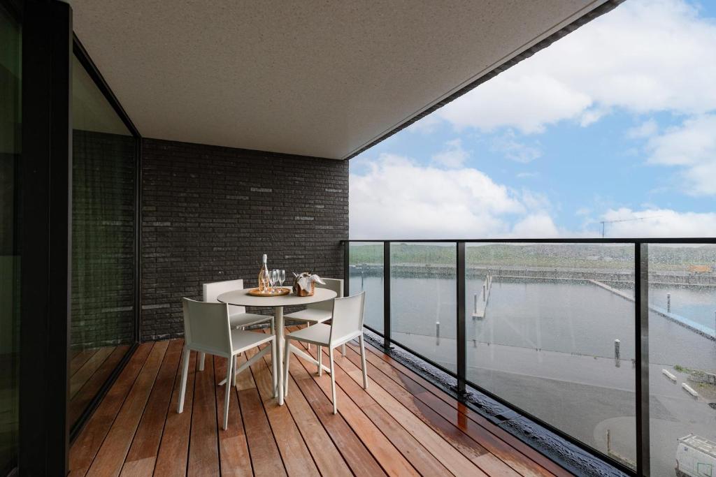 Huswell - NEW apartment overlooking the yacht Harbor with parking