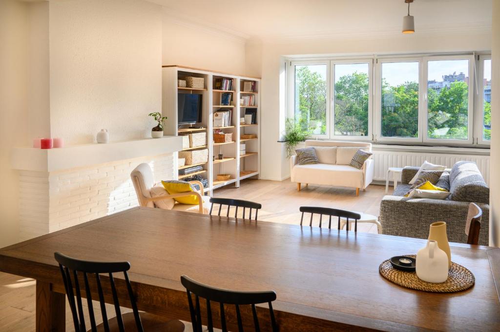 Stylish and Spacious City Center Apartment