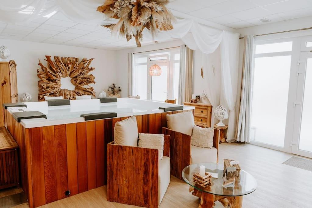 Suite de charme avec jacuzzi et cabine infrarouge