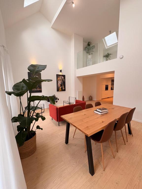 Montgomery Rooms & Suites