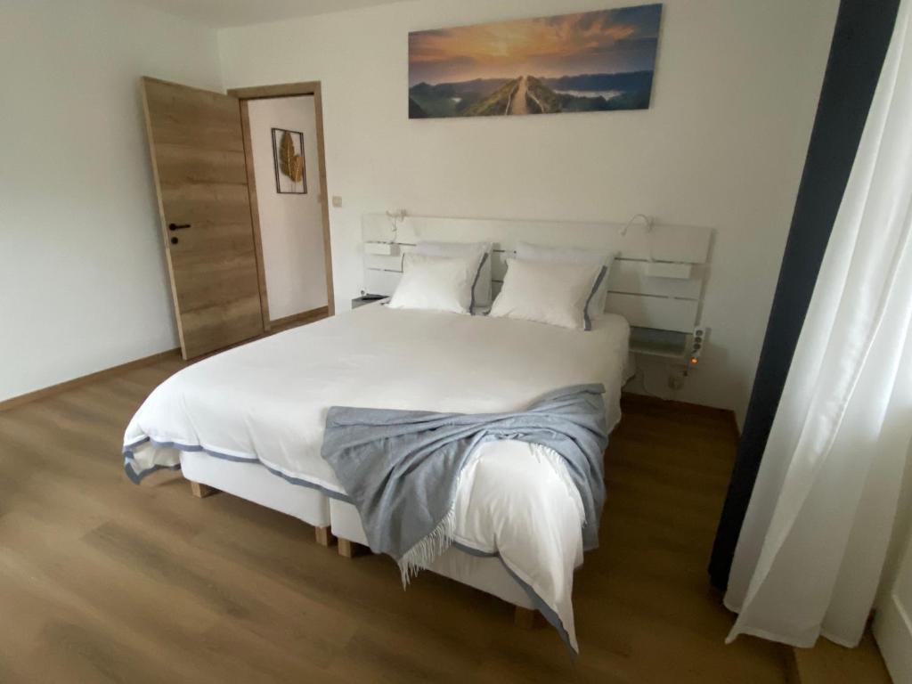 1-D012 Superbe appartement spacieux avec balcon extérieur