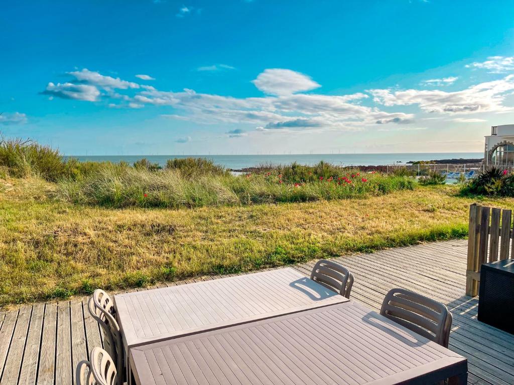 Unique ! Accès direct à la plage ! Duplex Avec grand solarium