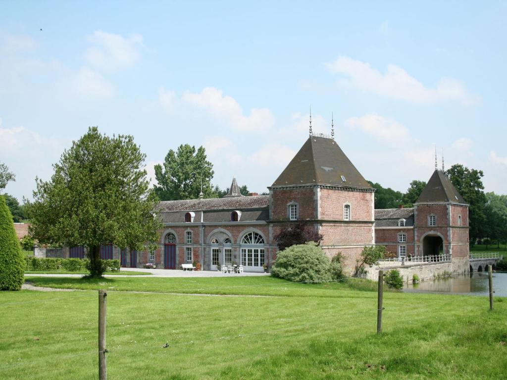 Elegant Castle Stay, Havelange