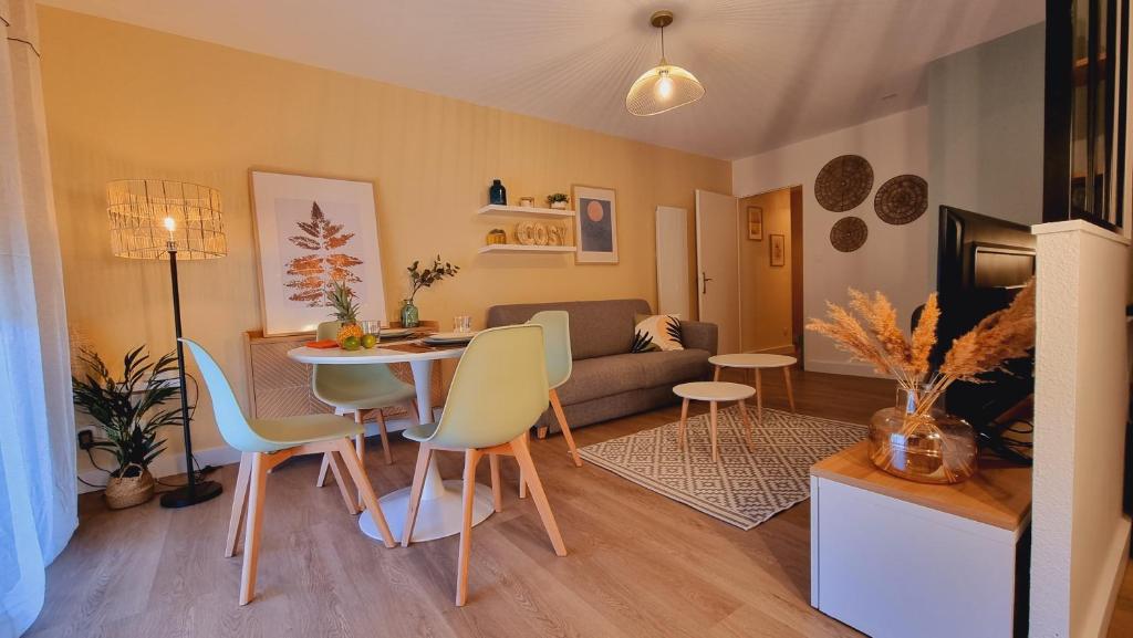 T2 quartier Mermoz, 2 places de parking privées