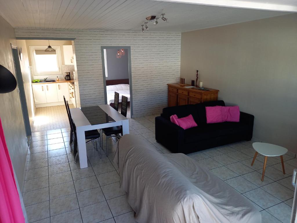 Appartement spacieux et lumineux Secteur Petit Marché à 5 min a pied de la plage