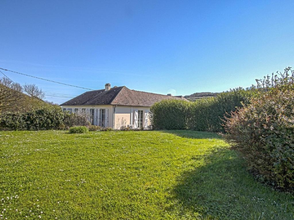 Bright holiday home with garden