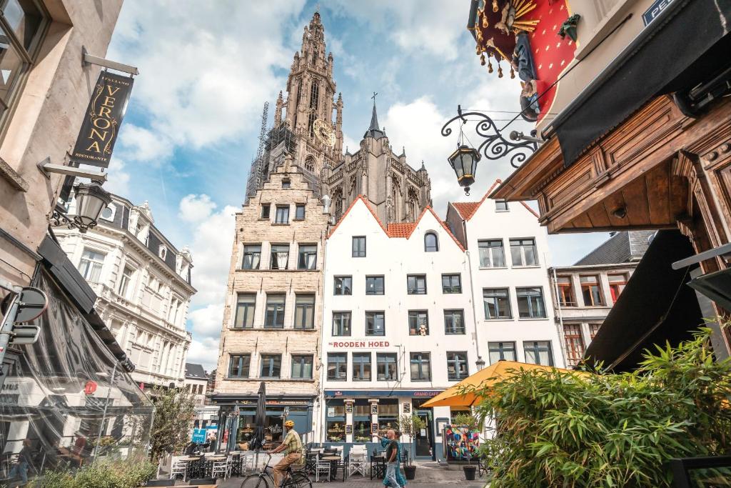 Tempel Triplex & Duplex at Historic Heart of Antwerp