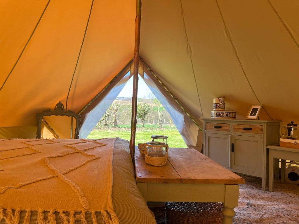 Tente glamping "bluebird" à la Ferme de la Chevêche