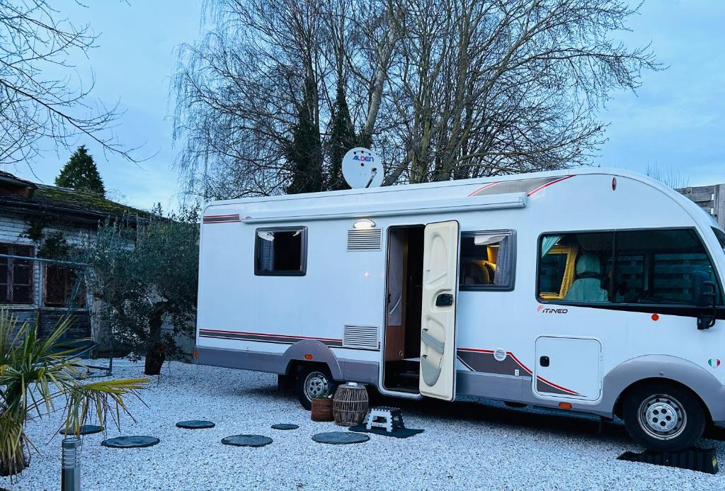 Terrain de loisirs en plein centre de Lièvin camping car