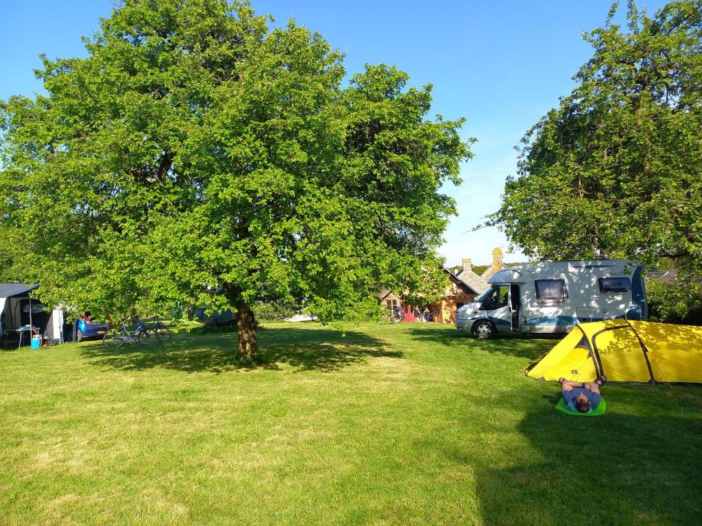 Camping sous les Poiriers