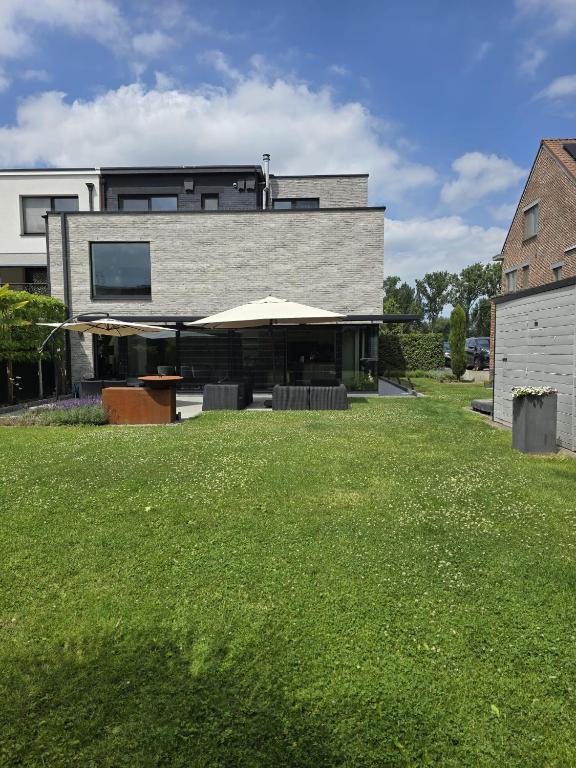 Tomorrowland Crib in de buurt van Boom