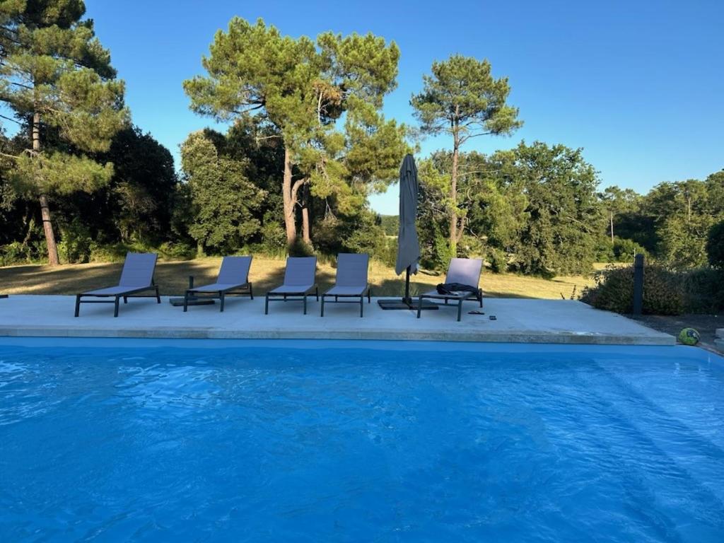 Evasion Ensoleillé, Piscine dans le Lot, 2 Gîtes