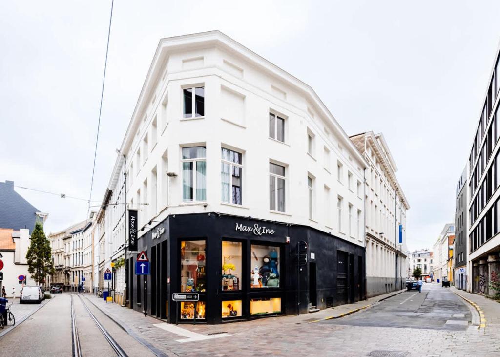Huswell - Modern Studio with Views