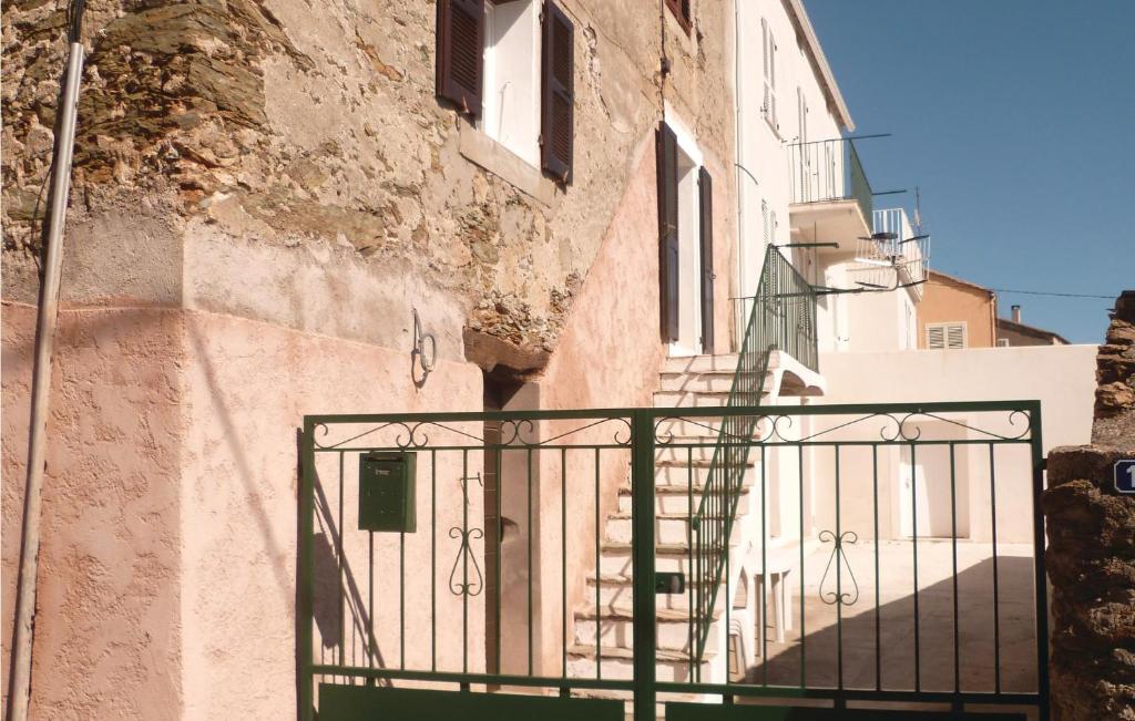 2 Bedroom Cozy Apartment In Pietranera