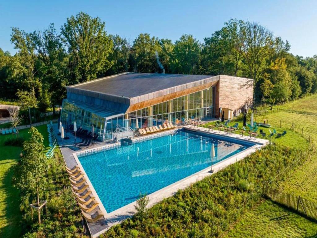 Waterside Luxury Sky Pad