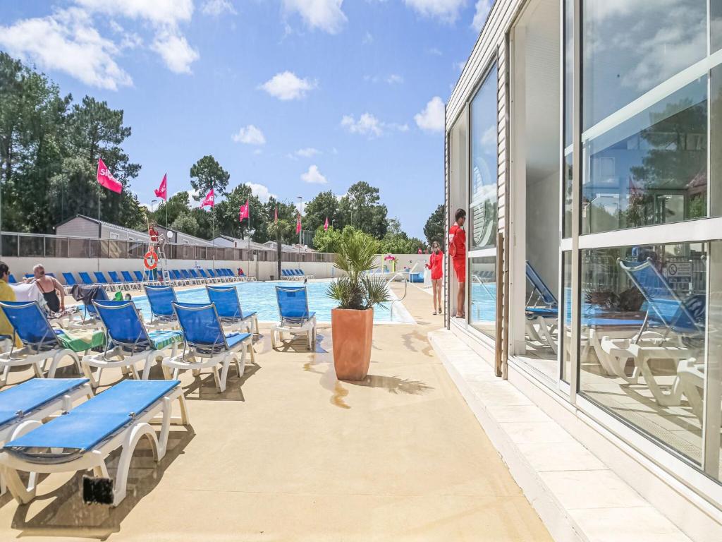 Holiday Home in Saint Jean de Monts with Jacuzzi