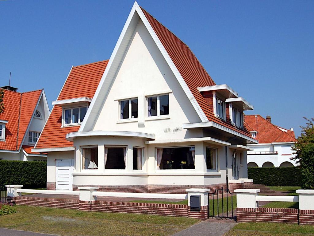 Villa in De Haan near Beach with Sauna