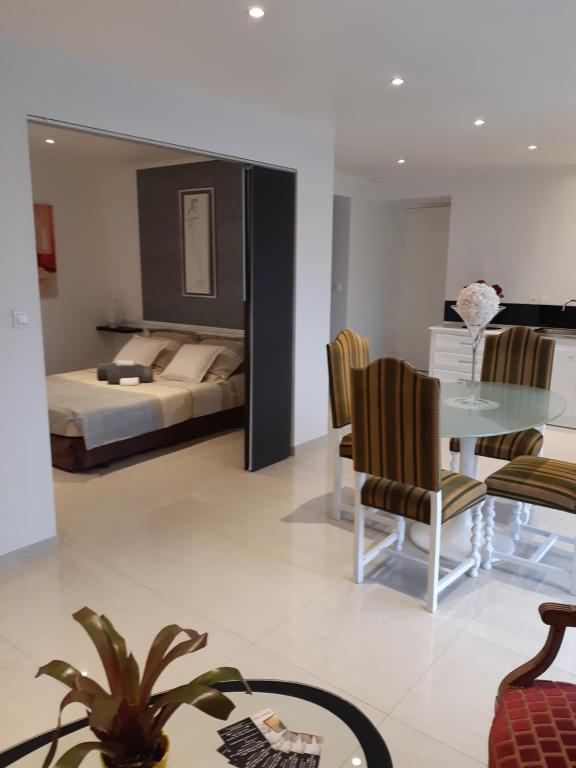 Les Suites de Véronique, chez Véronique Olive