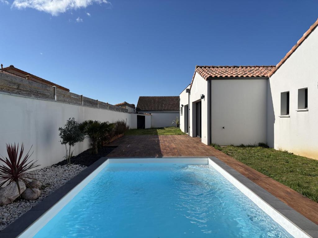 Villa avec piscine 6 personnes