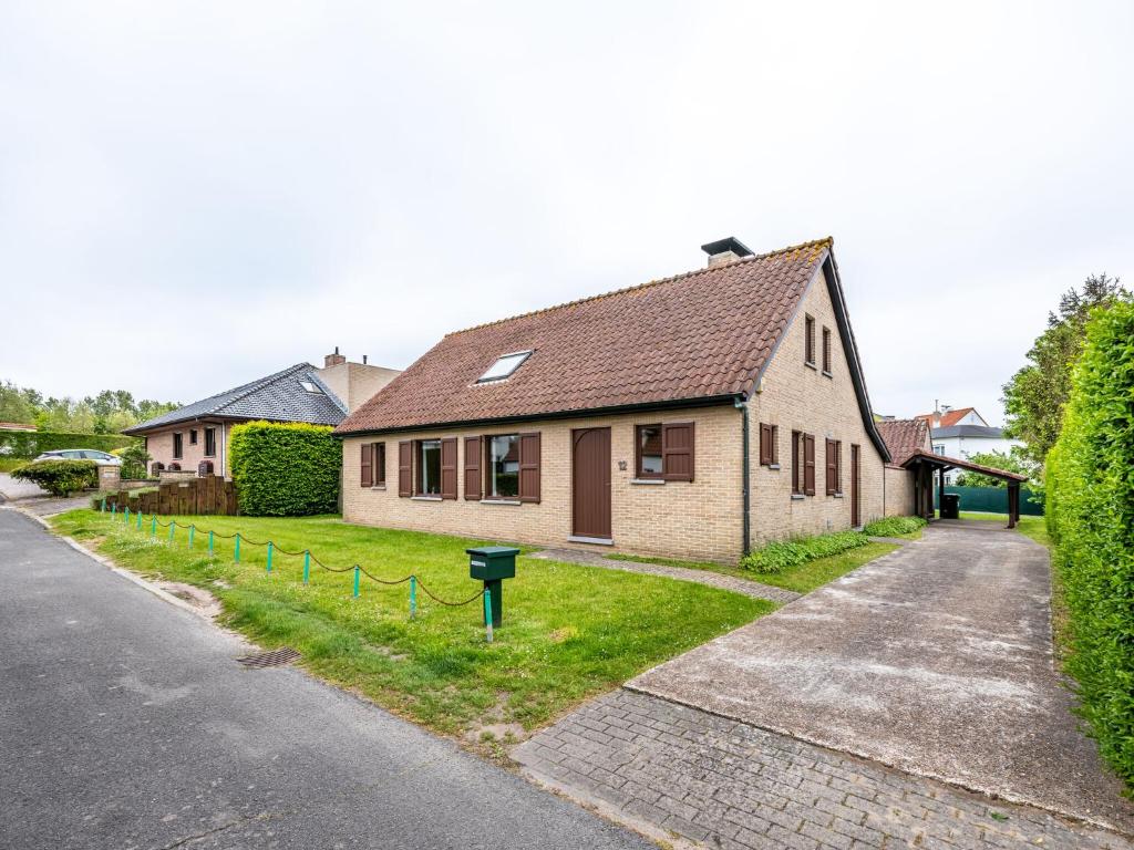 Villa in St-Idesbald near Sea Beach