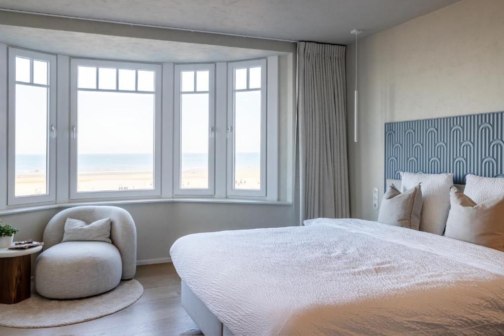 Unieke villa Catherine met frontaal zeezicht, parking sauna en strandcabine