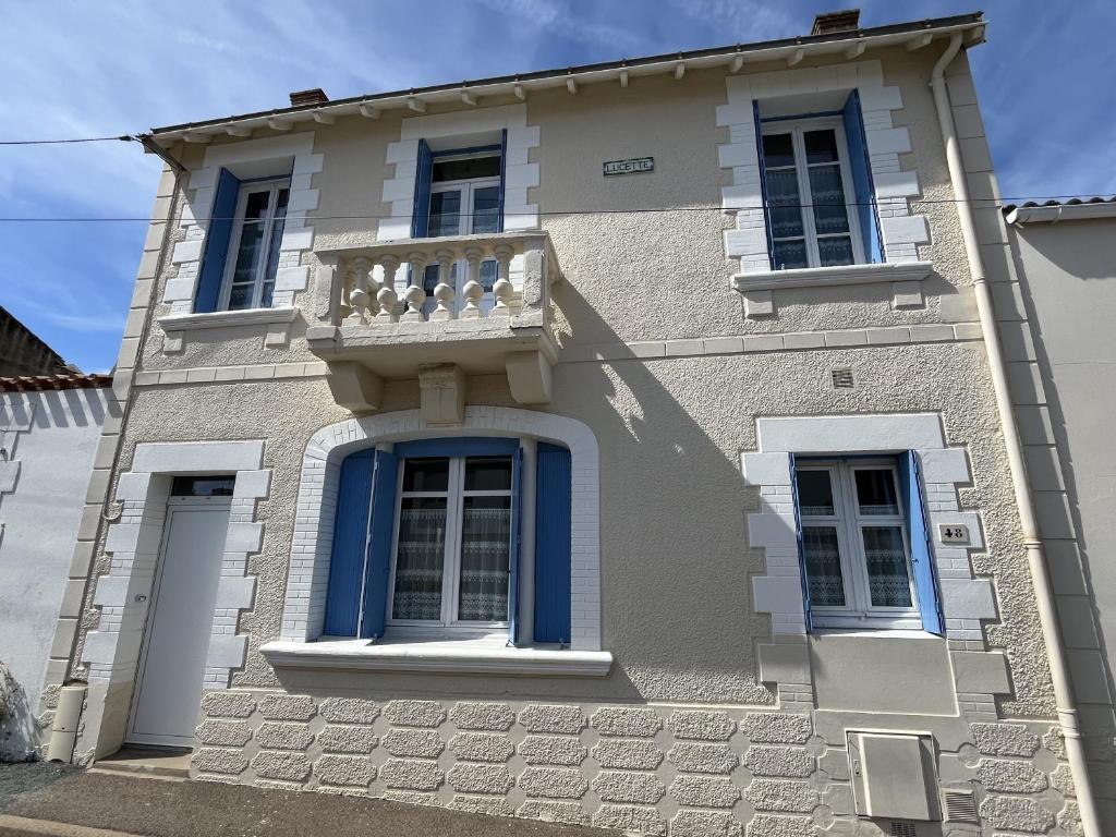 Villa de caractere 150m de la plage