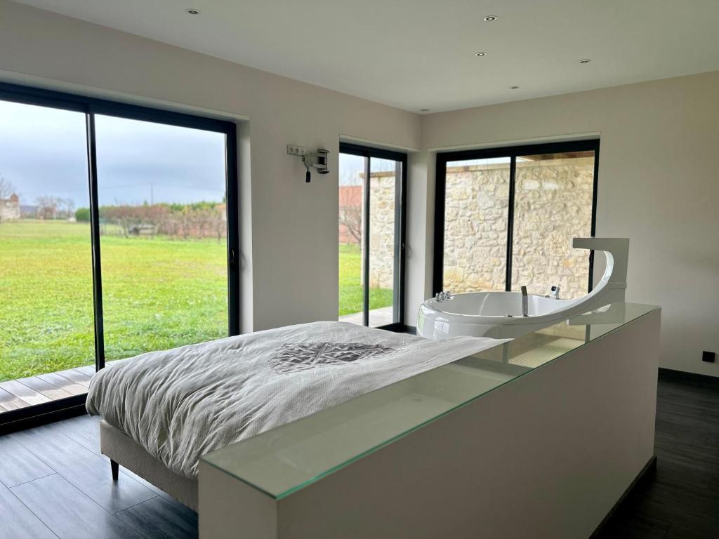 Villa De L'Amiral - LUXE ET DETENTE A POMMEVIC