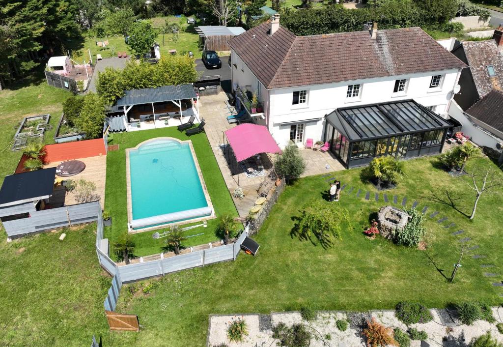 Oasis de Détente avec Piscine et Jacuzzi 300m2
