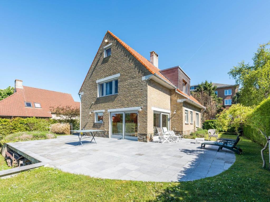 Villa in St-Idesbald near Ster der Zee Beach