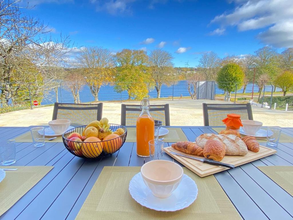 Villa le Menhir 4 Ch au Bord du Lac et Terrasse