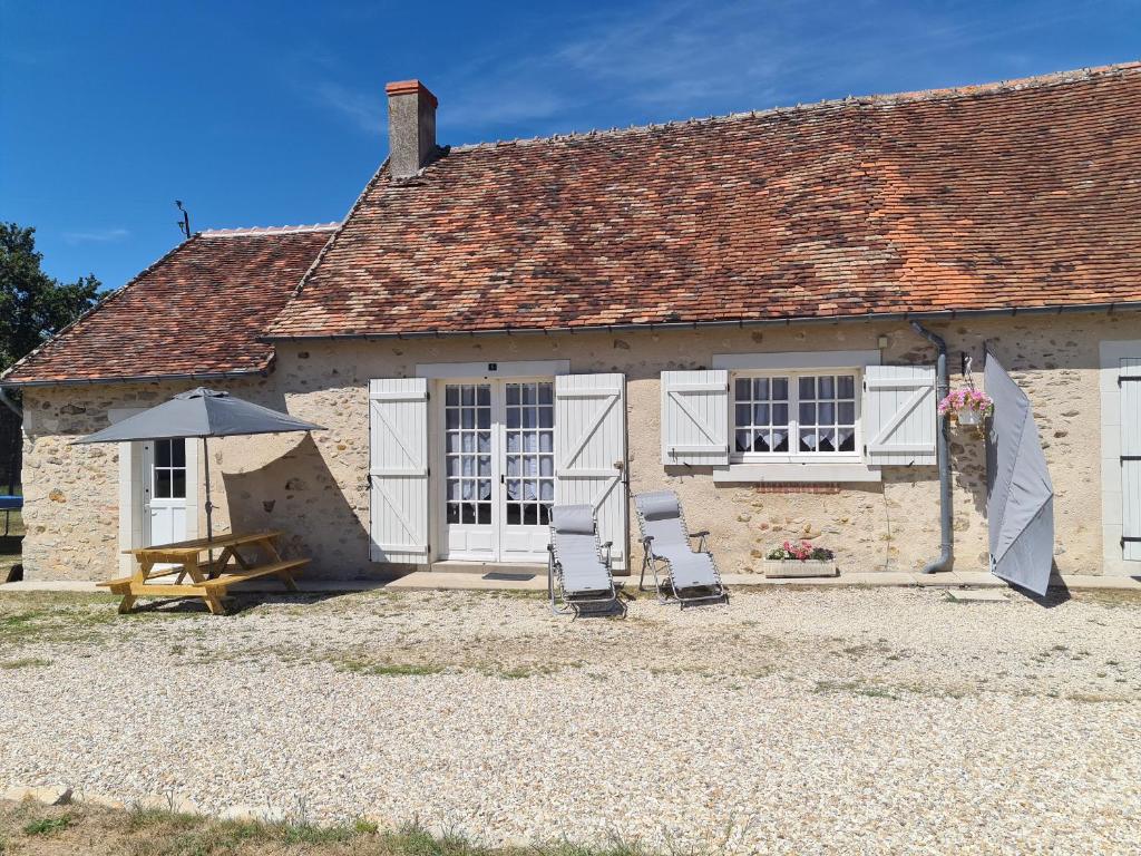Maison en Berry avec Garage et Tout Inclus - FR-1-591-366