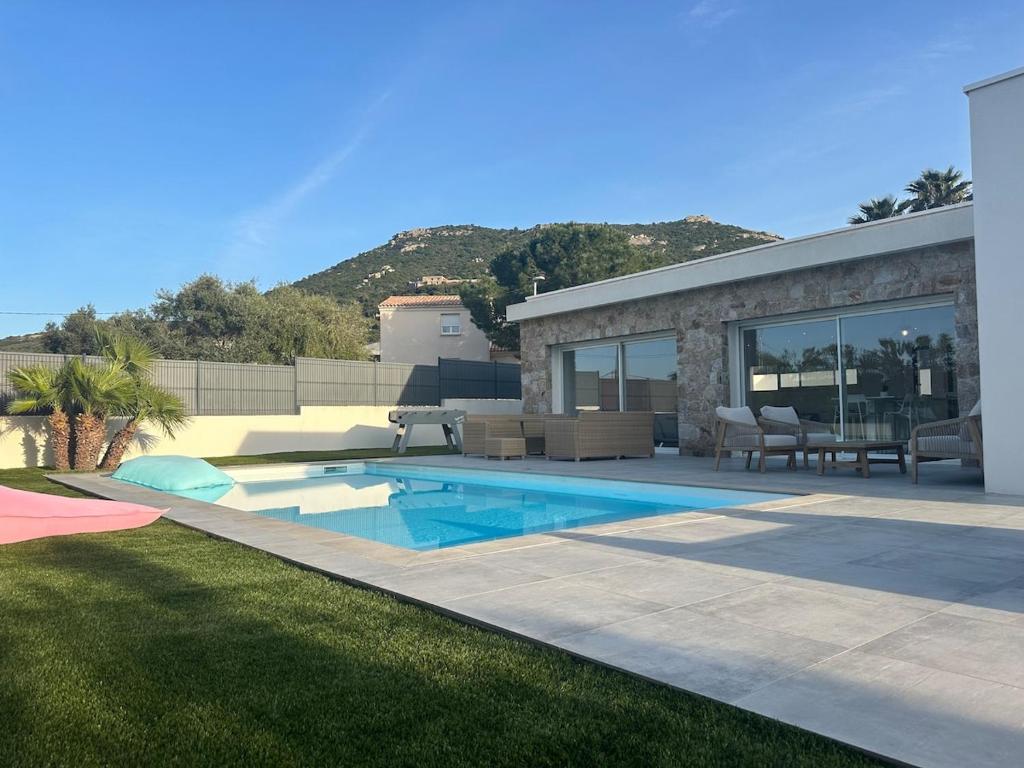 Villa neuve avec piscine 3 chambres 140 m2