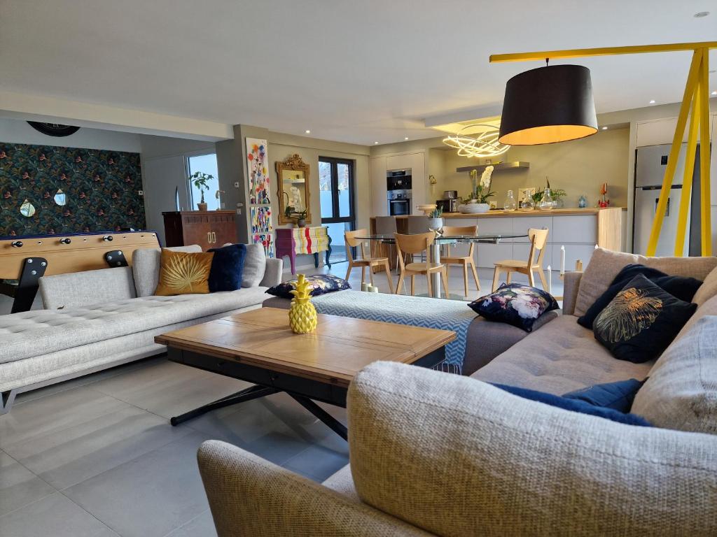 MAGNIFIQUE VILLA LUXE COSY POPPIES HOLIDAY - Normandie Beach Racing, Flipper, Baby-foot, SPA, Jardin Méditerranéen, Plage Riva Bella à 300m, Mer à Pied, Tout Confort, Idéale Familles & Groupes, EVJ à Ouistreham, Proche Cabourg, Week-end & Courts Séjours !