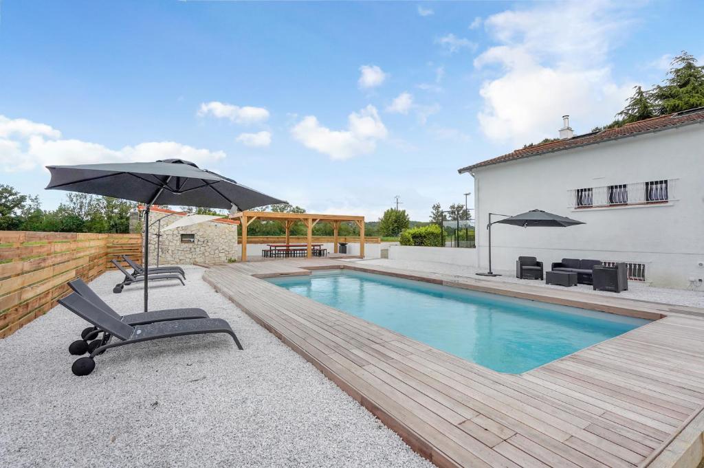 Villa Rose - Padel - Piscine - Cinéma & Poker Room