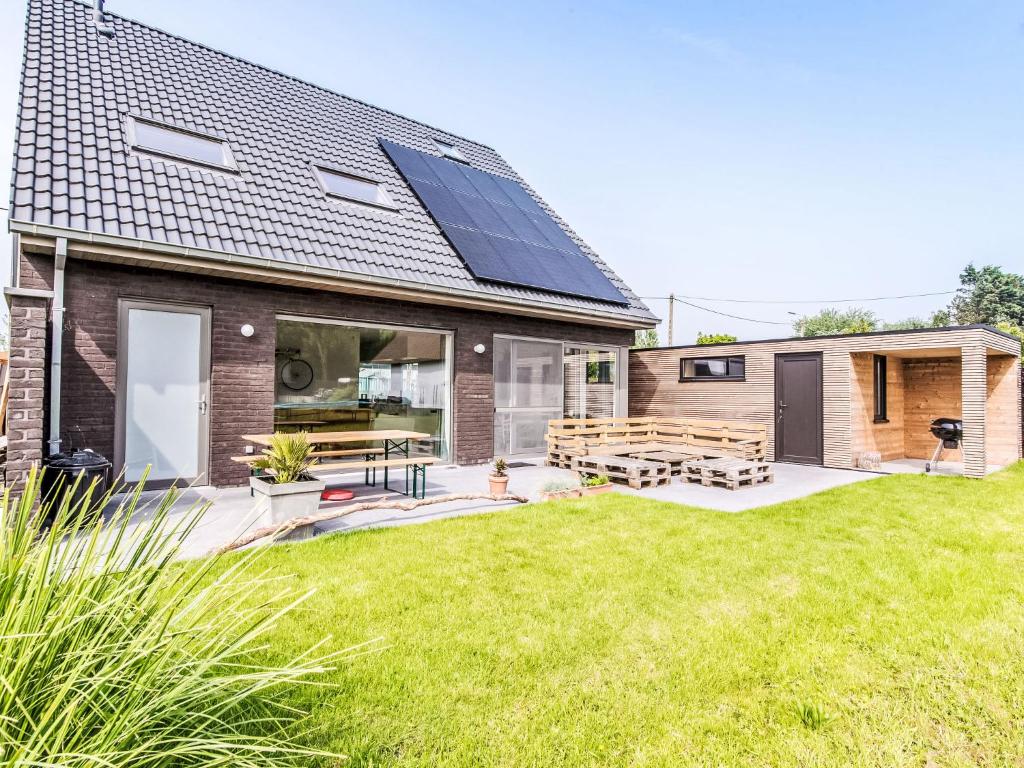 Villa Villa Vosseslag - garage and big garden by Interhome