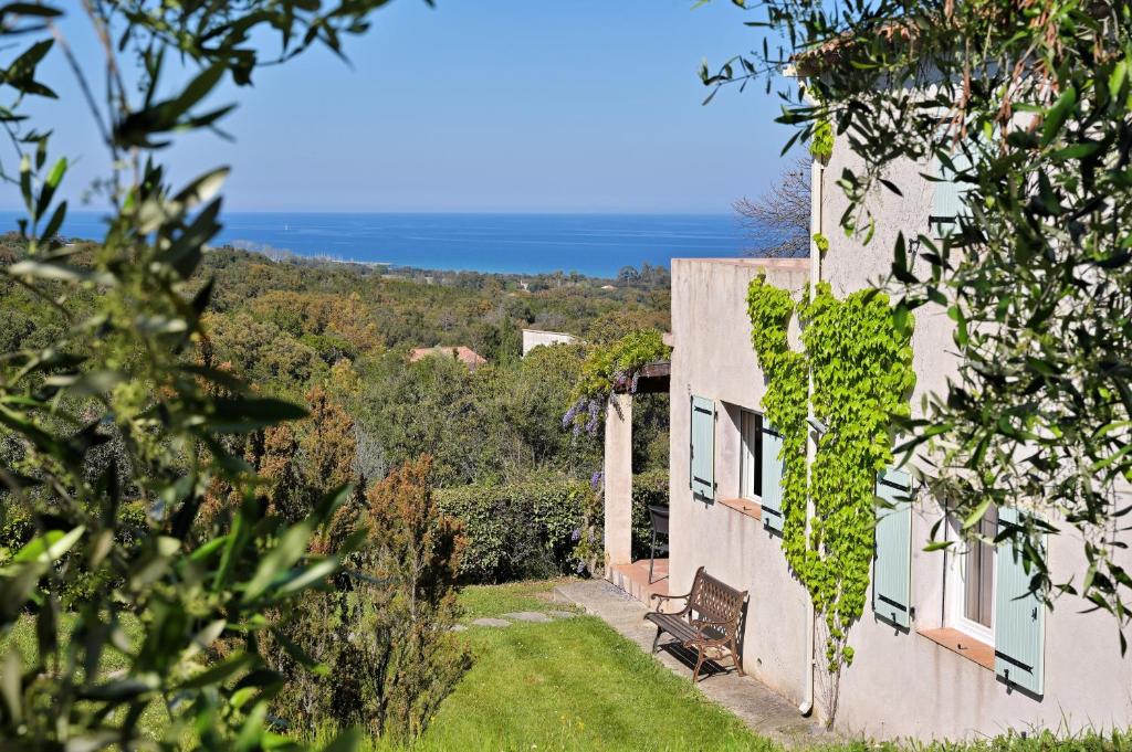 Domaine Punta della Guardia villa vue mer dans nature protégée, plage à 1,5 km