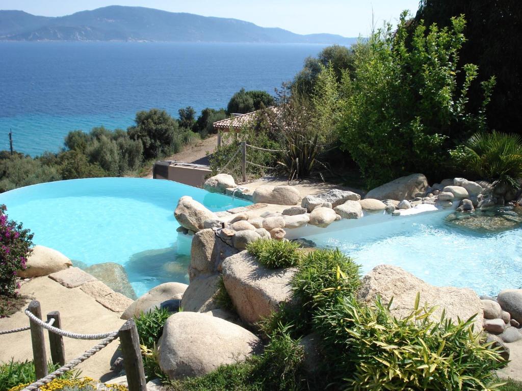 Villas Valinco San Martinu Corse du Sud - vue et proche mer - piscines-7 chambres
